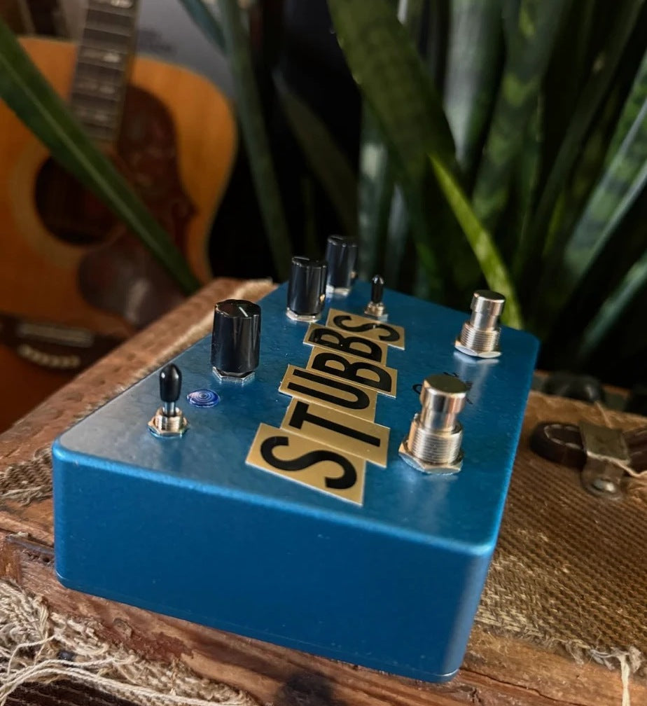 The Stubbs pedal, side view with hammertone blue finish and two footswitches